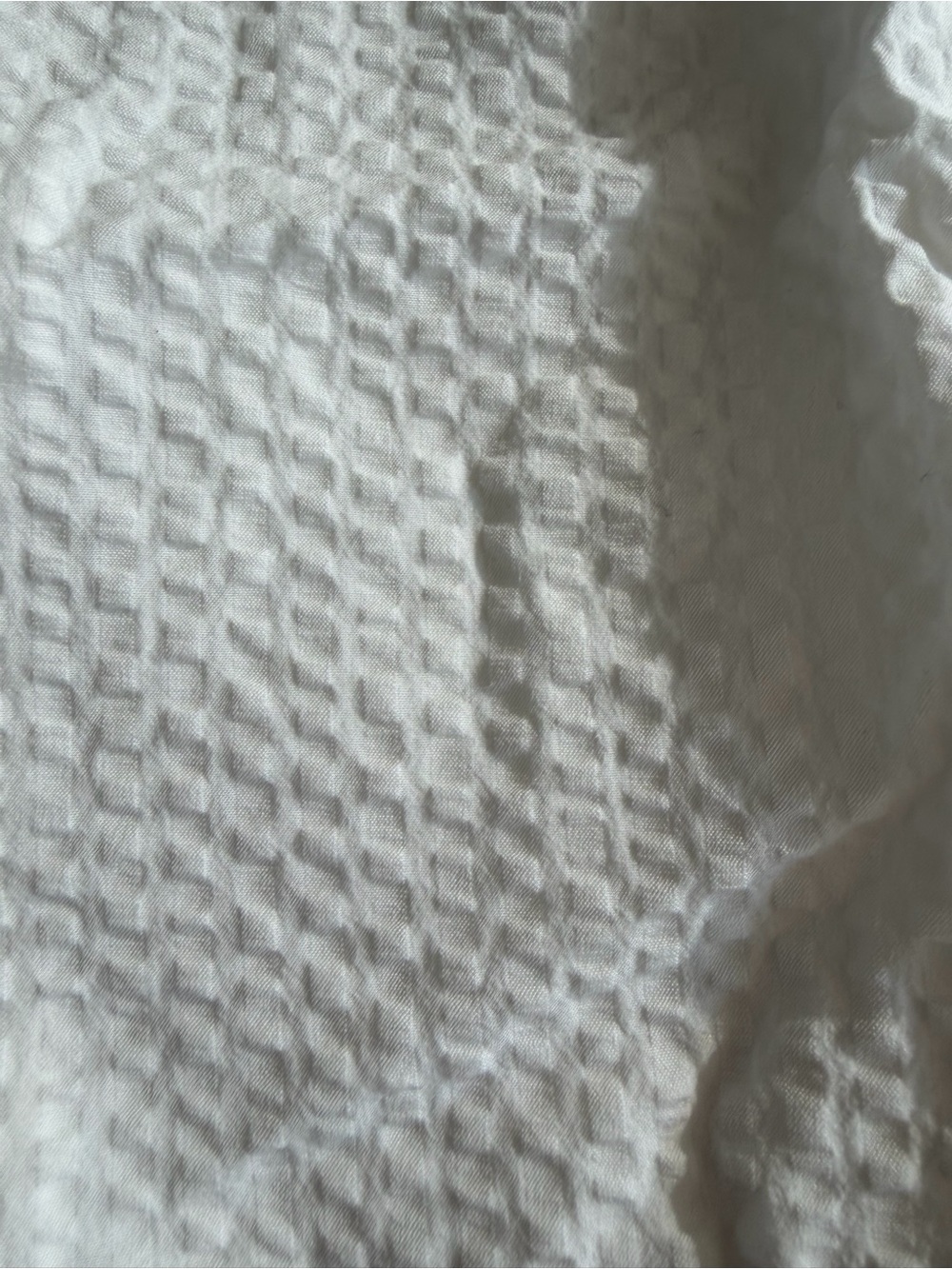 Club Monaco White Seersucker Short Sleeve Button-Down Shirt - Picture 3 of 7